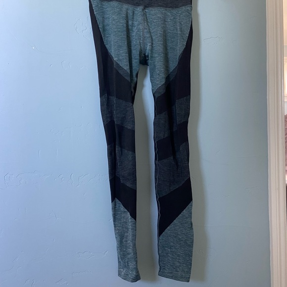 Alo yoga pants - Picture 2 of 6